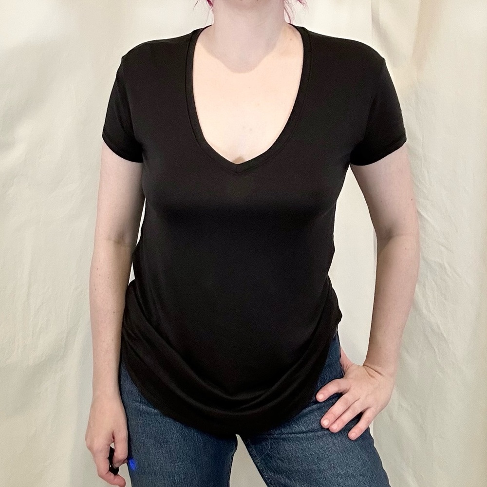 💜 LAST CHANCE Abercrombie & Fitch Soft & Drapey V-Neck Short Sleeve T-shirt